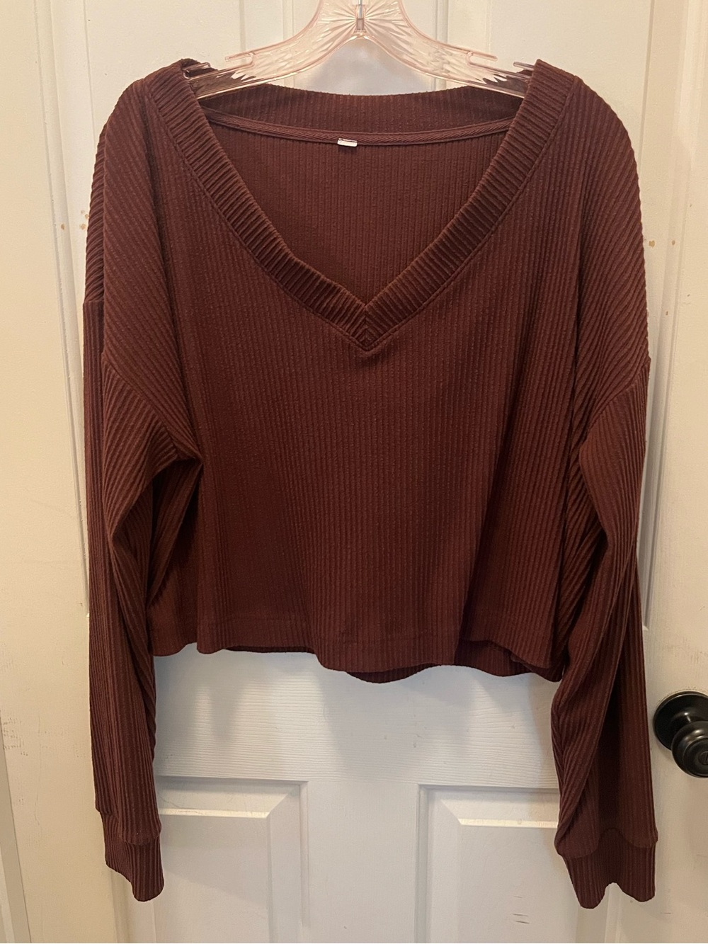 🧘🏽‍♀️EUC ALO YOGA MUSE RIBBED CROP PULLOVER IN CHERRY COLA (?) - SZ LARGE